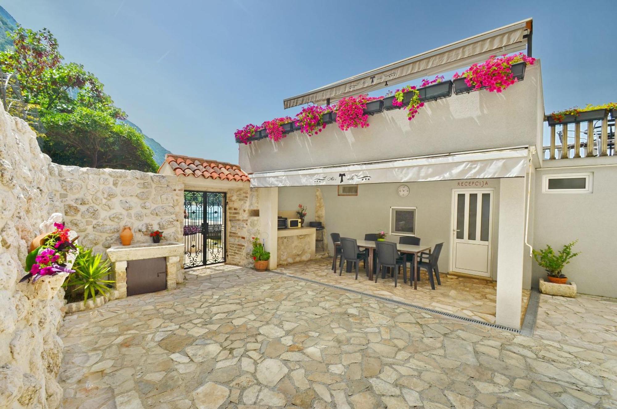 Apartments Mir I Dobro Kotor Exterior photo