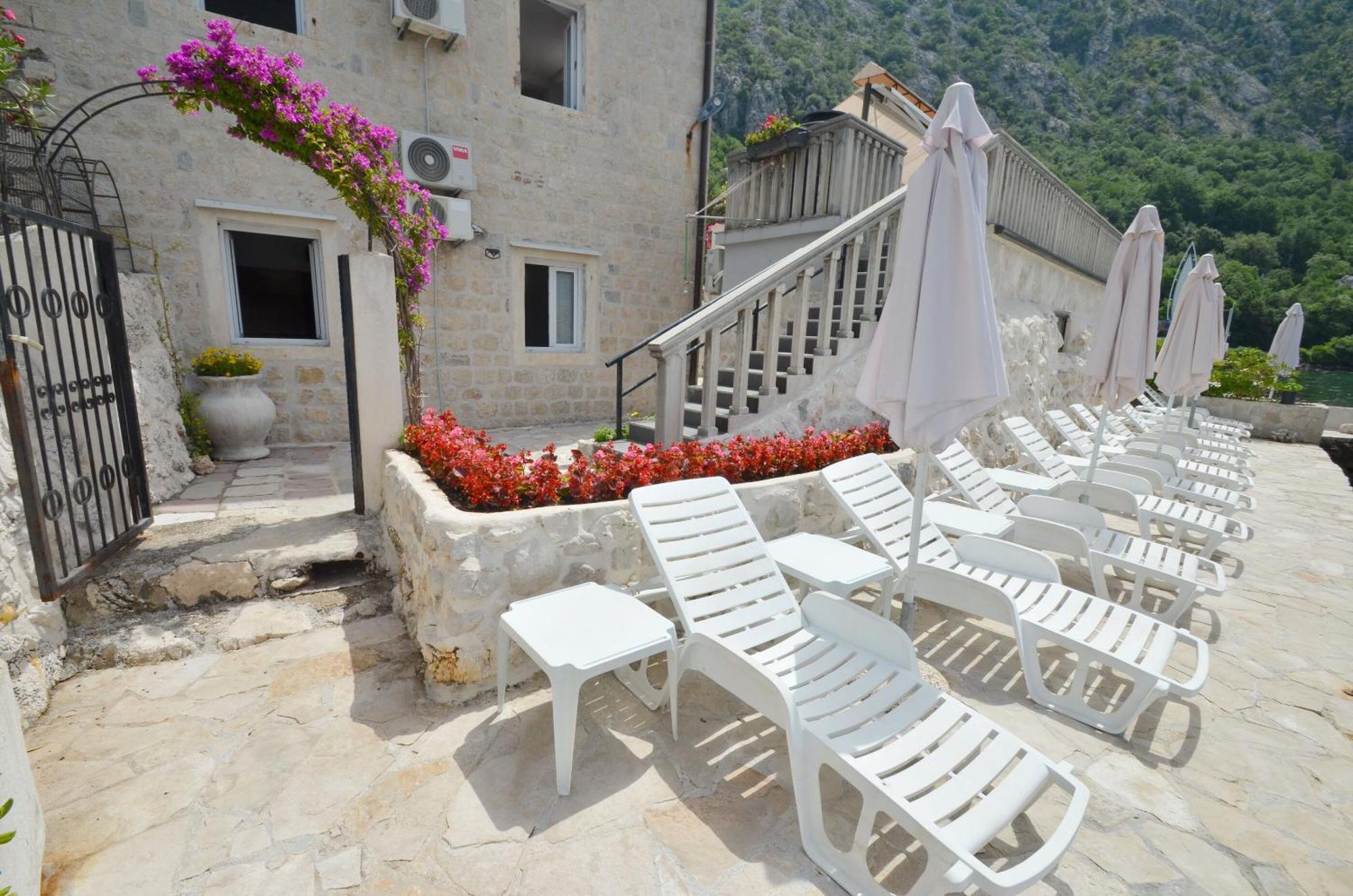 Apartments Mir I Dobro Kotor Exterior photo