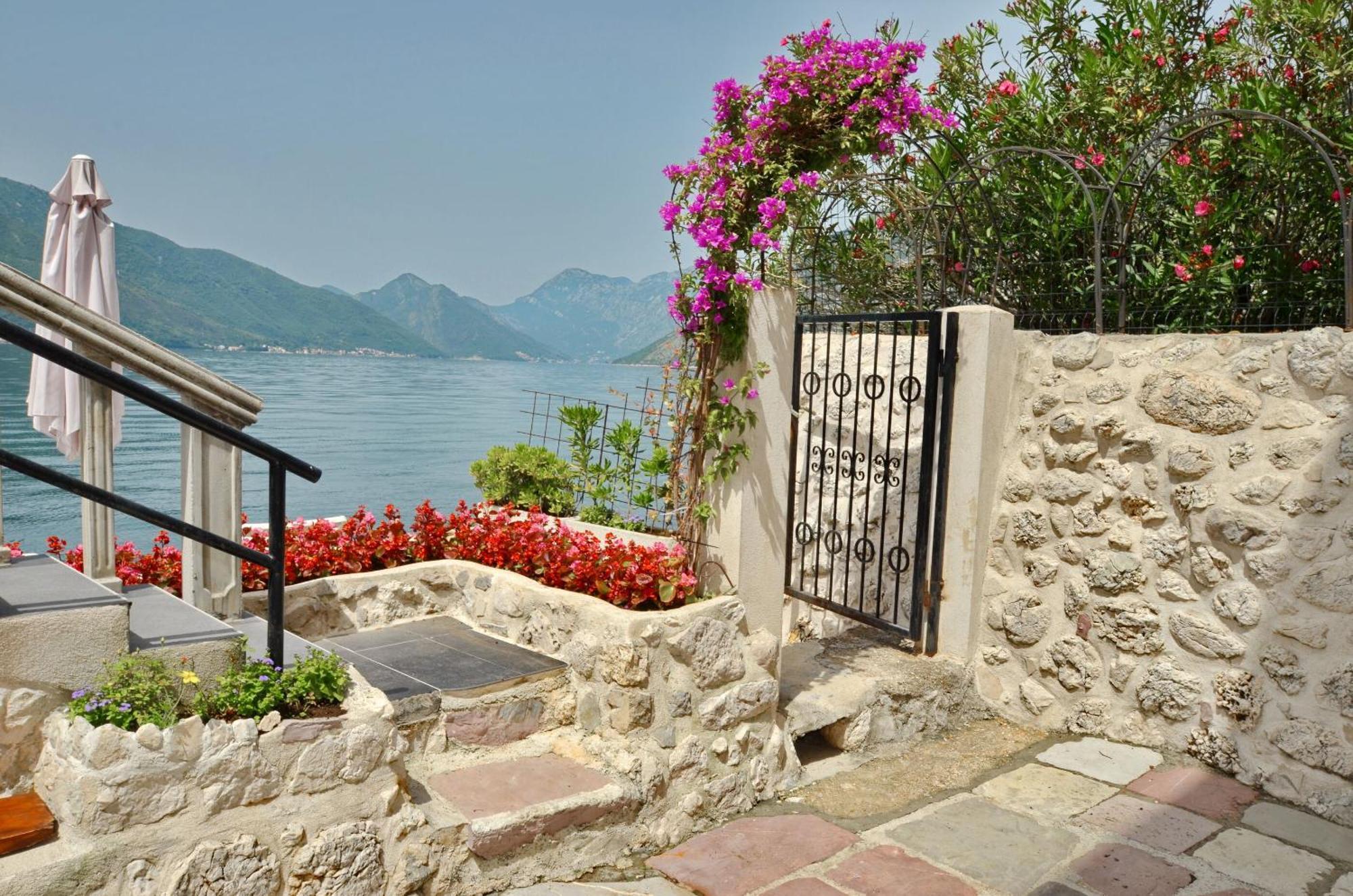 Apartments Mir I Dobro Kotor Exterior photo
