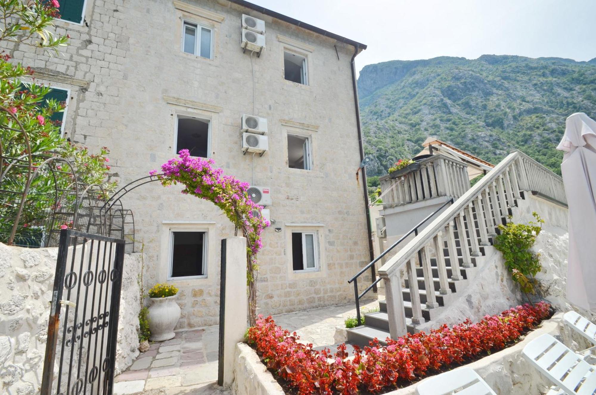 Apartments Mir I Dobro Kotor Exterior photo